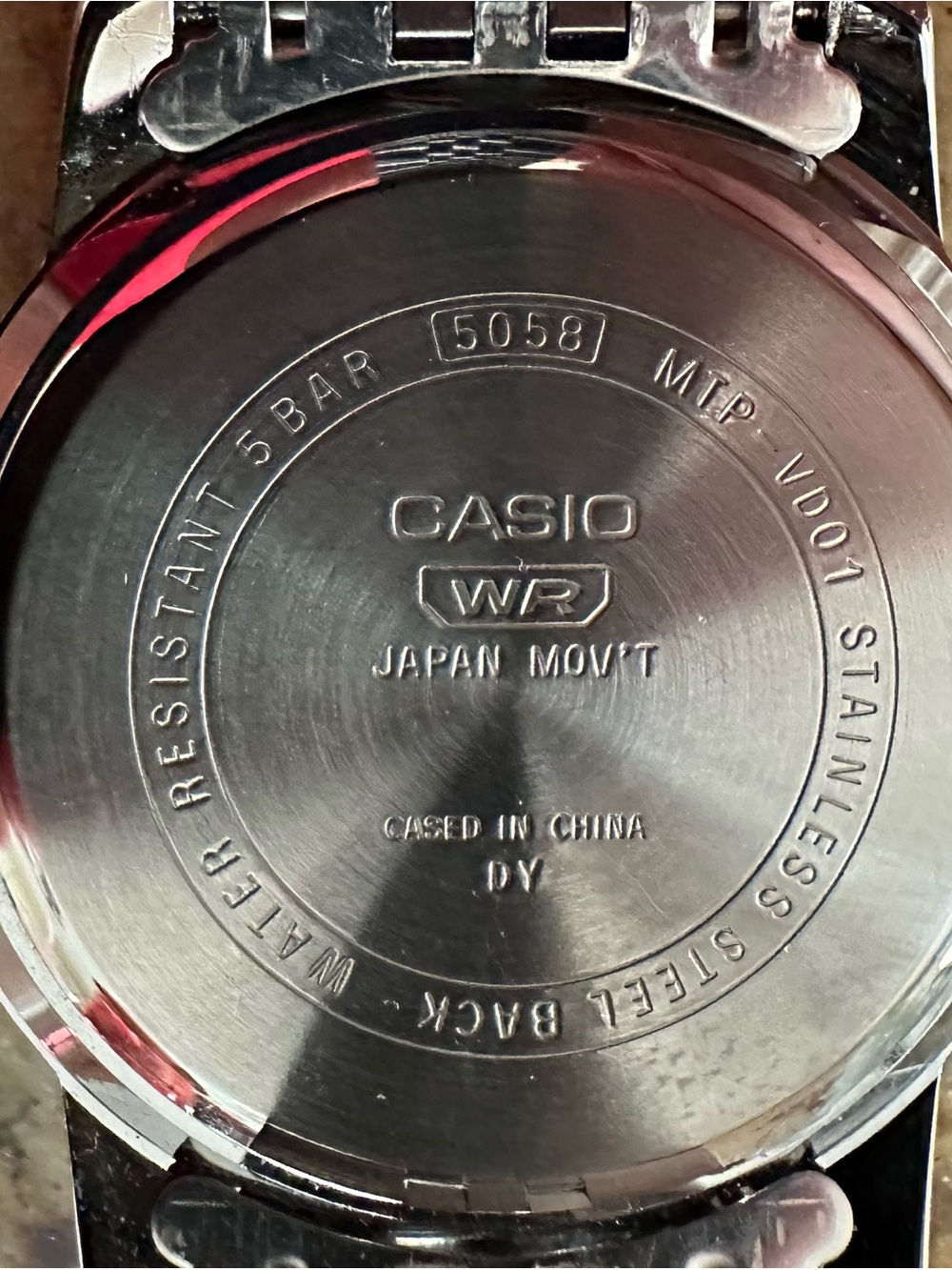 ⏱️⌚️Casio Silver Stainless Steel Men's Watch with White Dial and Red Accent - Picture 3 of 3